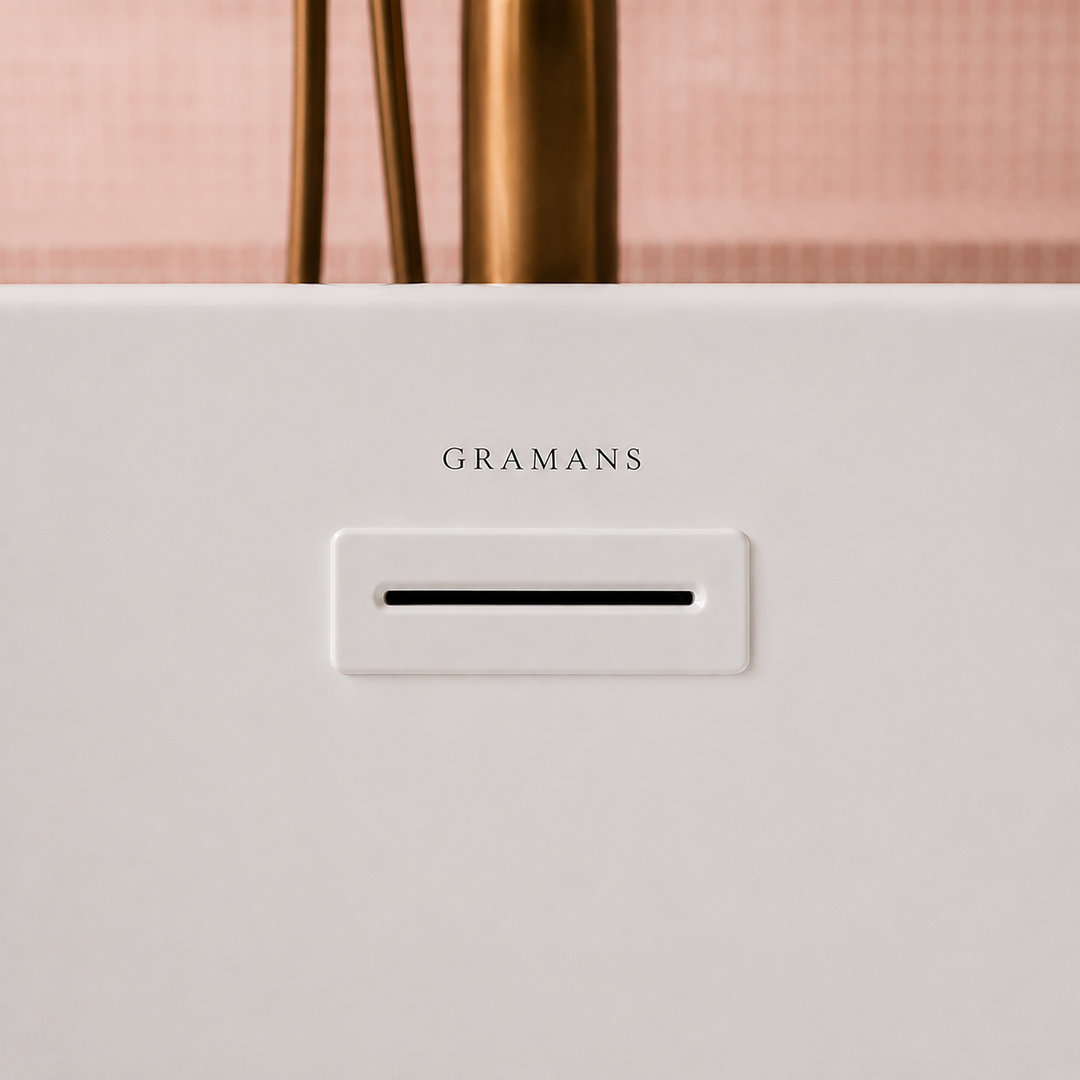Bloemendaal freestanding bathtub, close-up of white overflow with Gramans mark, Gramans Bathware